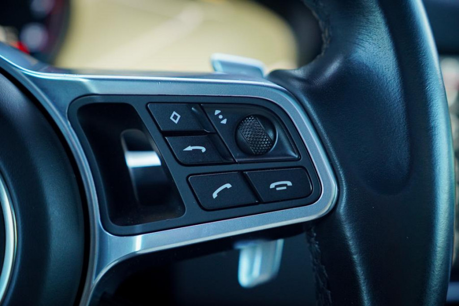 Porsche Cayenne 3.0 E-Hybrid / Pano / Massage / Trekhaak / Luchtvering / Rear Seat Entertainment