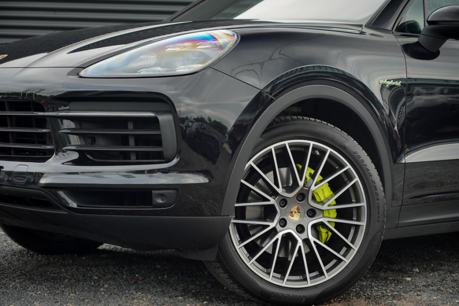 Porsche Cayenne 3.0 E-Hybrid / Pano / Massage / Trekhaak / Luchtvering / Rear Seat Entertainment