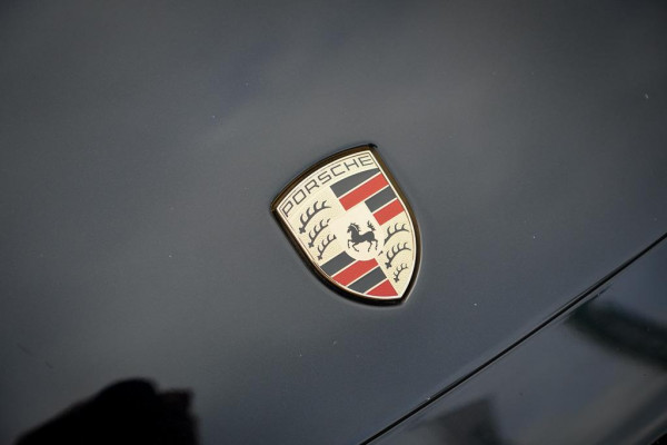 Porsche Cayenne 3.0 E-Hybrid / Pano / Massage / Trekhaak / Luchtvering / Rear Seat Entertainment