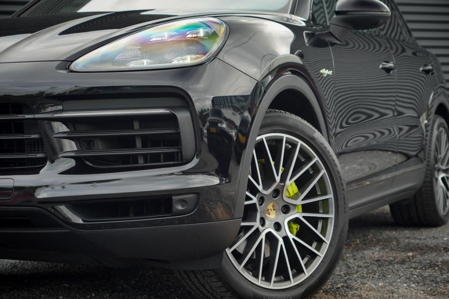Porsche Cayenne 3.0 E-Hybrid / Pano / Massage / Trekhaak / Luchtvering / Rear Seat Entertainment