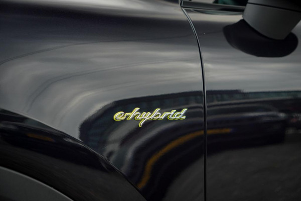 Porsche Cayenne 3.0 E-Hybrid / Pano / Massage / Trekhaak / Luchtvering / Rear Seat Entertainment