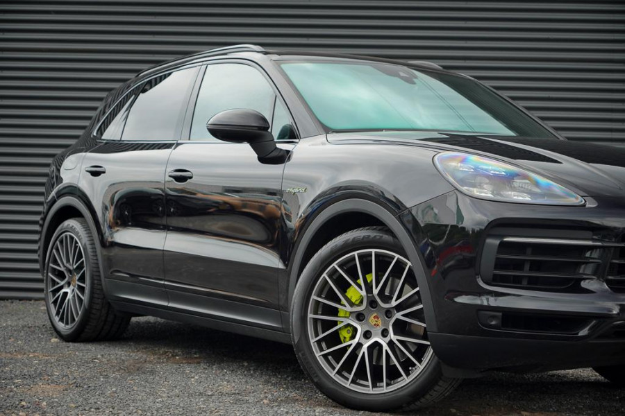 Porsche Cayenne 3.0 E-Hybrid / Pano / Massage / Trekhaak / Luchtvering / Rear Seat Entertainment