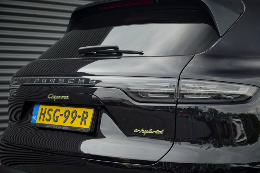 Porsche Cayenne 3.0 E-Hybrid / Pano / Massage / Trekhaak / Luchtvering / Rear Seat Entertainment