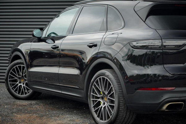Porsche Cayenne 3.0 E-Hybrid / Pano / Massage / Trekhaak / Luchtvering / Rear Seat Entertainment
