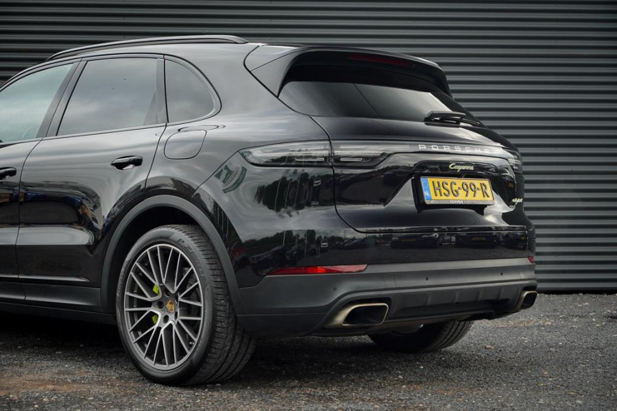 Porsche Cayenne 3.0 E-Hybrid / Pano / Massage / Trekhaak / Luchtvering / Rear Seat Entertainment