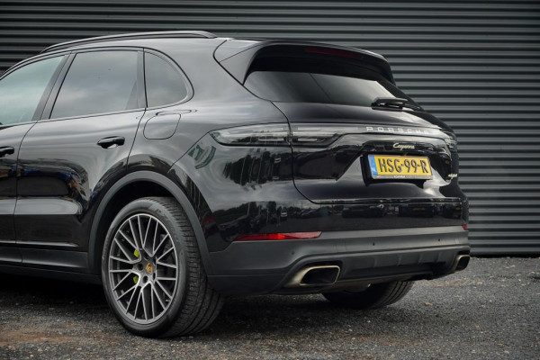 Porsche Cayenne 3.0 E-Hybrid / Pano / Massage / Trekhaak / Luchtvering / Rear Seat Entertainment