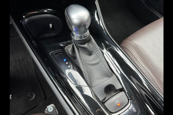 Toyota C-HR 1.8 Hybrid Executive | Stoelverwarming, Navigatie, Keyless, Leer/Stof, 18 Inch Toyota C-HR 1.8 Hybrid Executive | Stoelverwarming, Navigatie, Keyless, Leer/Stof, 18 Inch