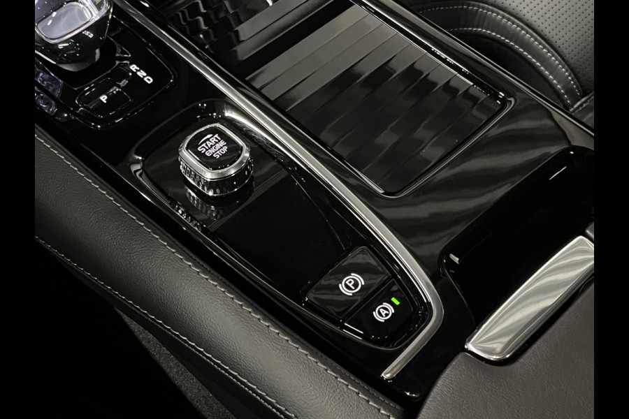 Volvo S60 2.0 Recharge T8 AWD Ultimate Dark *455 PK* | Massage | Open dak | Bowers & Wilkins | Adapt. cruise | Stoelventilatie & Stoelverwarming | Head-up