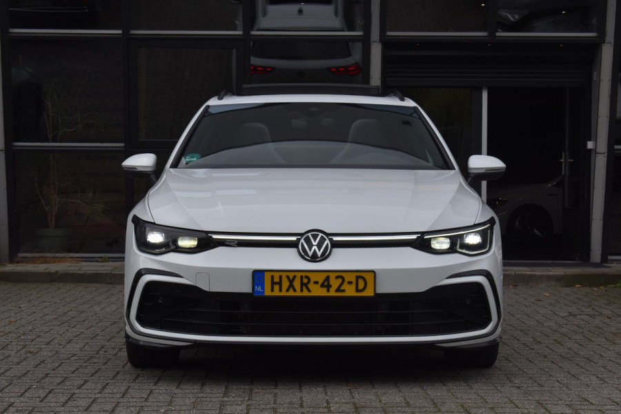 Volkswagen Golf 1.5 eTSI Variant 3x R Line Pano Keyless Lane Camera Trekhaak