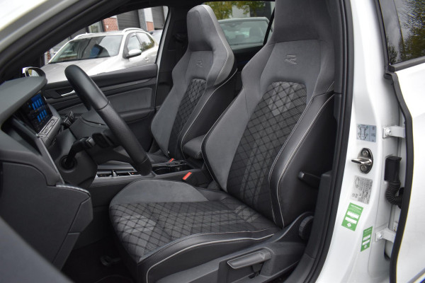 Volkswagen Golf 1.5 eTSI Variant 3x R Line Pano Keyless Lane Camera Trekhaak