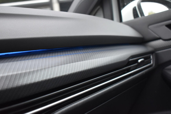 Volkswagen Golf 1.5 eTSI Variant 3x R Line Pano Keyless Lane Camera Trekhaak