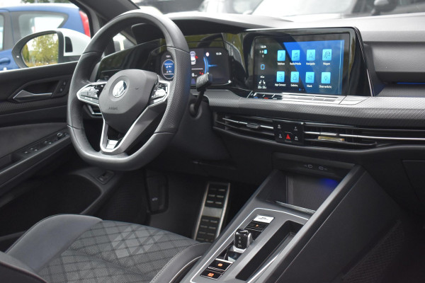 Volkswagen Golf 1.5 eTSI Variant 3x R Line Pano Keyless Lane Camera Trekhaak