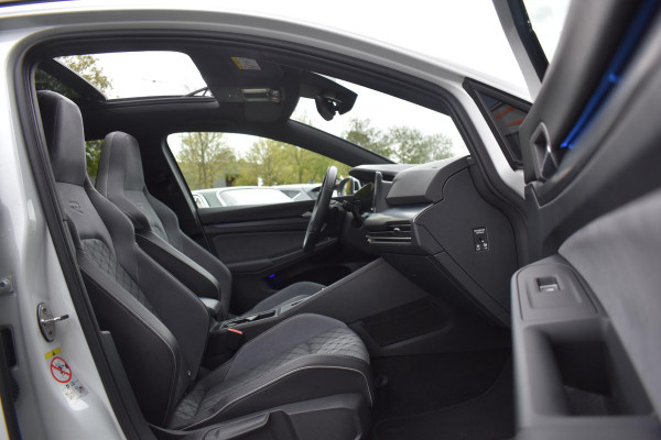 Volkswagen Golf 1.5 eTSI Variant 3x R Line Pano Keyless Lane Camera Trekhaak