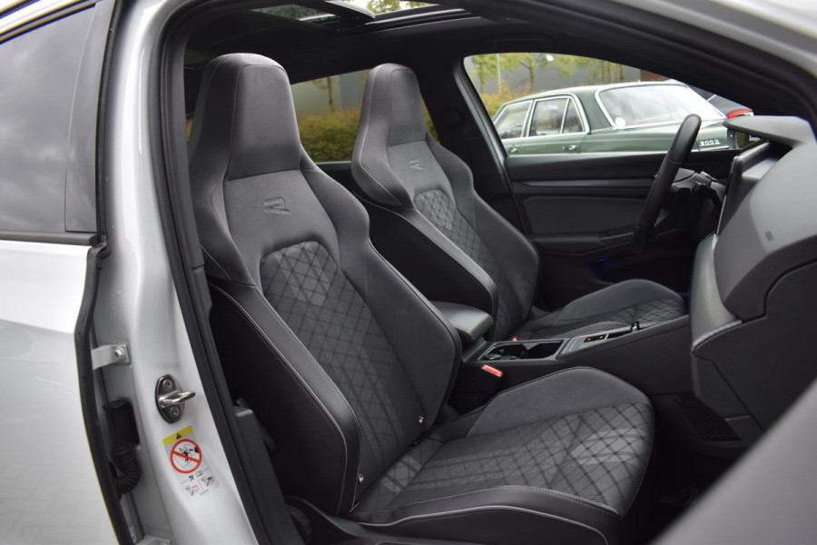 Volkswagen Golf 1.5 eTSI Variant 3x R Line Pano Keyless Lane Camera Trekhaak