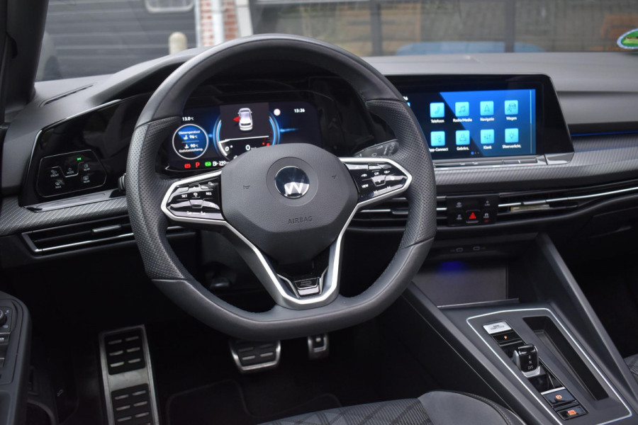 Volkswagen Golf 1.5 eTSI Variant 3x R Line Pano Keyless Lane Camera Trekhaak