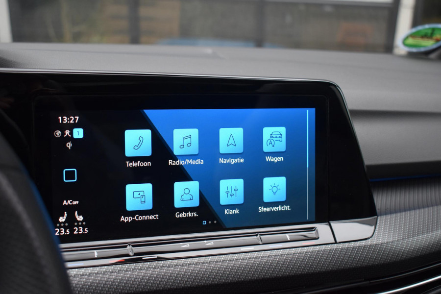 Volkswagen Golf 1.5 eTSI Variant 3x R Line Pano Keyless Lane Camera Trekhaak