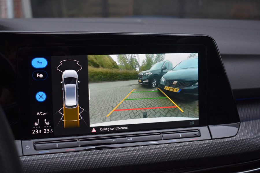 Volkswagen Golf 1.5 eTSI Variant 3x R Line Pano Keyless Lane Camera Trekhaak