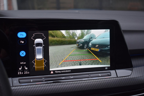 Volkswagen Golf 1.5 eTSI Variant 3x R Line Pano Keyless Lane Camera Trekhaak
