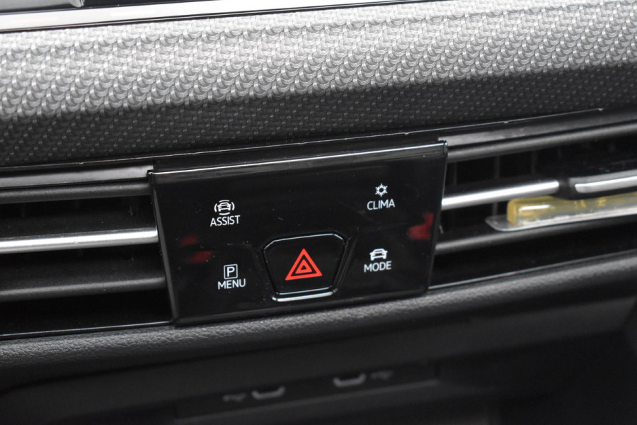Volkswagen Golf 1.5 eTSI Variant 3x R Line Pano Keyless Lane Camera Trekhaak