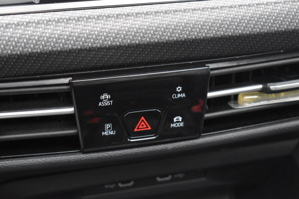 Volkswagen Golf 1.5 eTSI Variant 3x R Line Pano Keyless Lane Camera Trekhaak