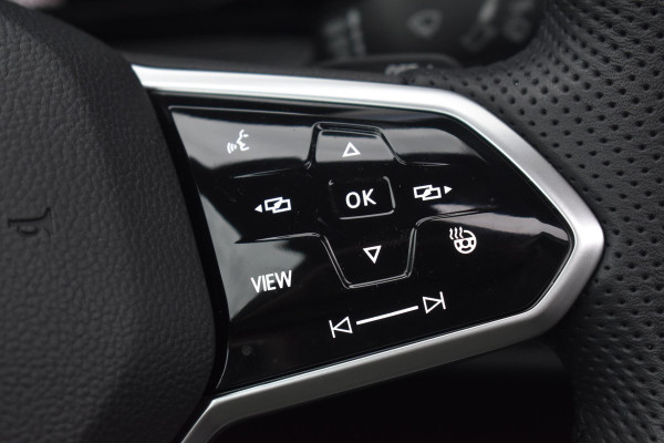 Volkswagen Golf 1.5 eTSI Variant 3x R Line Pano Keyless Lane Camera Trekhaak