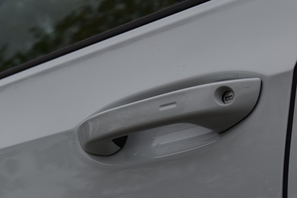 Volkswagen Golf 1.5 eTSI Variant 3x R Line Pano Keyless Lane Camera Trekhaak