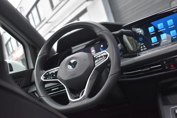 Volkswagen Golf 1.5 eTSI Variant 3x R Line Pano Keyless Lane Camera Trekhaak