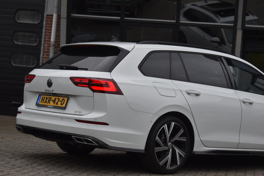 Volkswagen Golf 1.5 eTSI Variant 3x R Line Pano Keyless Lane Camera Trekhaak