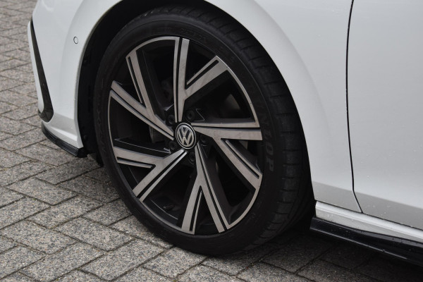 Volkswagen Golf 1.5 eTSI Variant 3x R Line Pano Keyless Lane Camera Trekhaak
