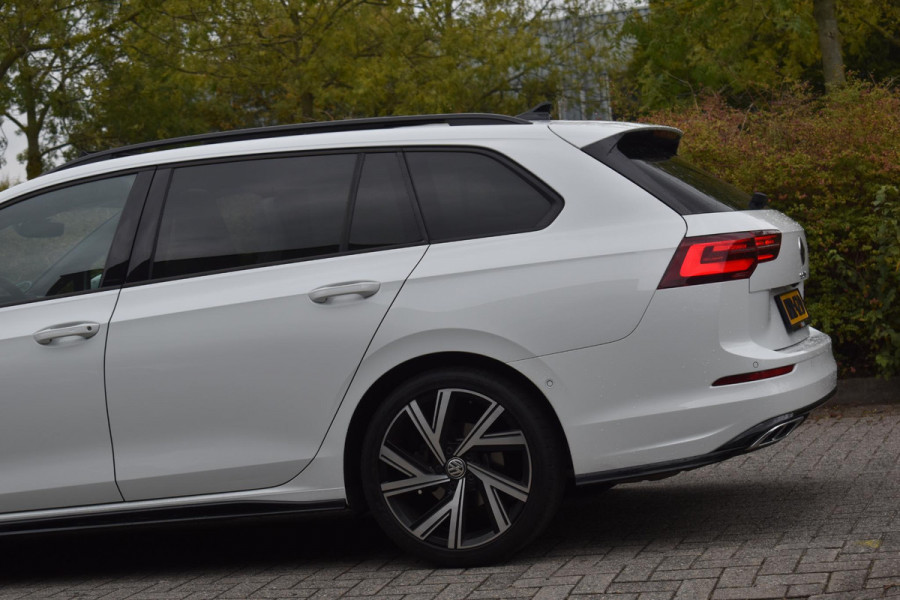 Volkswagen Golf 1.5 eTSI Variant 3x R Line Pano Keyless Lane Camera Trekhaak