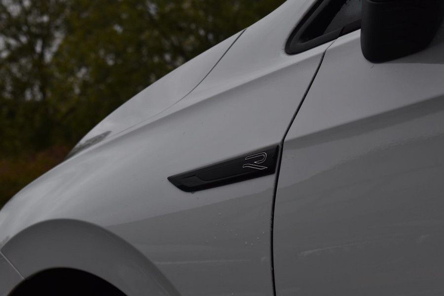 Volkswagen Golf 1.5 eTSI Variant 3x R Line Pano Keyless Lane Camera Trekhaak