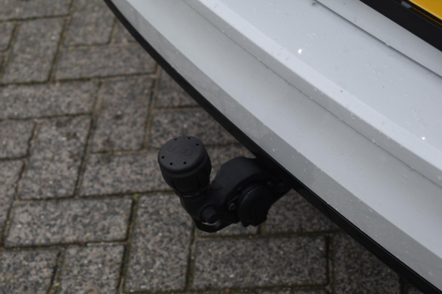 Volkswagen Golf 1.5 eTSI Variant 3x R Line Pano Keyless Lane Camera Trekhaak