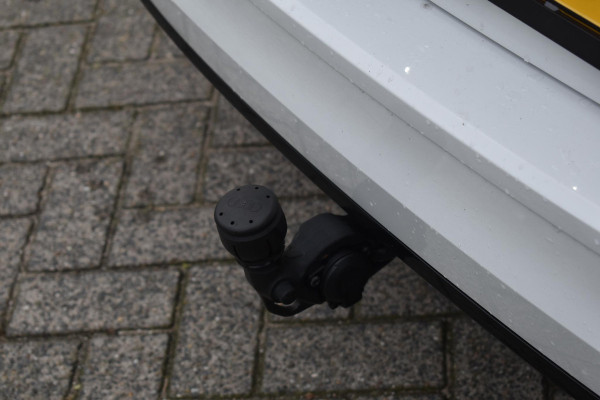 Volkswagen Golf 1.5 eTSI Variant 3x R Line Pano Keyless Lane Camera Trekhaak