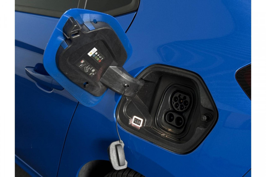 Opel CORSA-E Edition 50 kWh NAVIGATIE/AFWIJKENDE DAKLEUR/PARKEERSENSOREN ACHTER