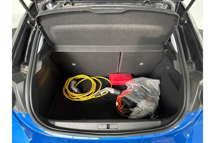 Opel CORSA-E Edition 50 kWh NAVIGATIE/AFWIJKENDE DAKLEUR/PARKEERSENSOREN ACHTER