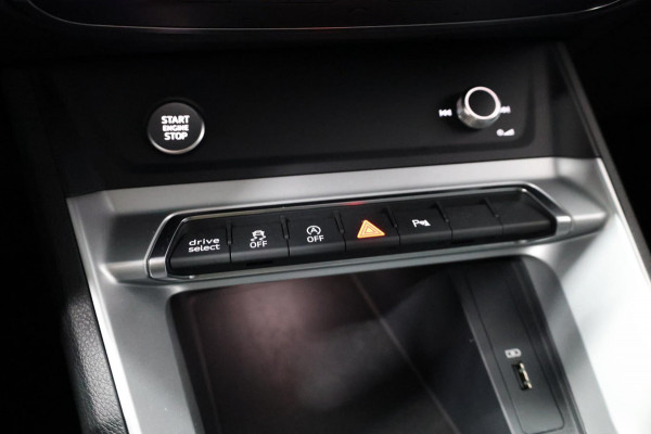 Audi Q3 40 TFSI quattro S Edition 190+PK S-LINE/LED/VIRTUAL/PANO/S.VERWARMING/20" LMV/CAM/ECC/12 MND GARANTIE! Audi Q3 40 TFSI quattro S Edition 190+PK S-LINE/LED/VIRTUAL/PANO/S.VERWARMING/20" LMV/CAM/ECC/12 MND GARANTIE!