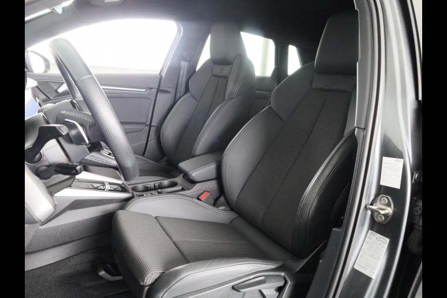 Audi A3 Sportback 35 TFSI S edition 150 pk S-tronic | Verlengde garantie | Navigatie | Trekhaak (afneembaar) | Parkeersensoren achter | Adaptieve cruise control | Audi A3 Sportback 35 TFSI S edition 150 pk S-tronic | Verlengde garantie | Navigatie | Trekhaak (afneembaar) | Parkeersensoren achter | Adaptieve cruise control |