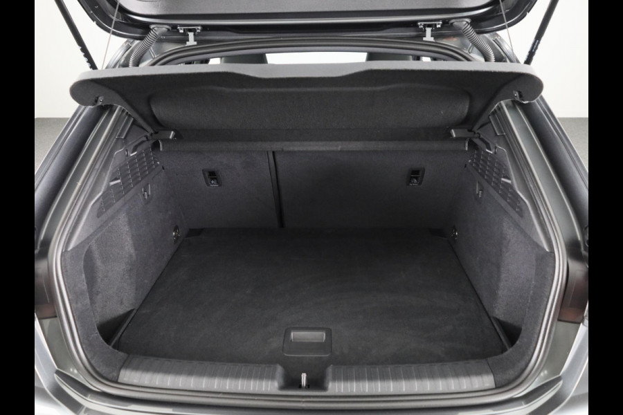 Audi A3 Sportback 35 TFSI S edition 150 pk S-tronic | Verlengde garantie | Navigatie | Trekhaak (afneembaar) | Parkeersensoren achter | Adaptieve cruise control | Audi A3 Sportback 35 TFSI S edition 150 pk S-tronic | Verlengde garantie | Navigatie | Trekhaak (afneembaar) | Parkeersensoren achter | Adaptieve cruise control |