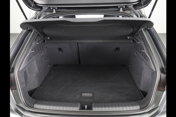 Audi A3 Sportback 35 TFSI S edition 150 pk S-tronic | Verlengde garantie | Navigatie | Trekhaak (afneembaar) | Parkeersensoren achter | Adaptieve cruise control | Audi A3 Sportback 35 TFSI S edition 150 pk S-tronic | Verlengde garantie | Navigatie | Trekhaak (afneembaar) | Parkeersensoren achter | Adaptieve cruise control |