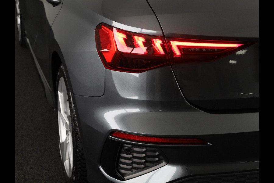 Audi A3 Sportback 35 TFSI S edition 150 pk S-tronic | Verlengde garantie | Navigatie | Trekhaak (afneembaar) | Parkeersensoren achter | Adaptieve cruise control | Audi A3 Sportback 35 TFSI S edition 150 pk S-tronic | Verlengde garantie | Navigatie | Trekhaak (afneembaar) | Parkeersensoren achter | Adaptieve cruise control |