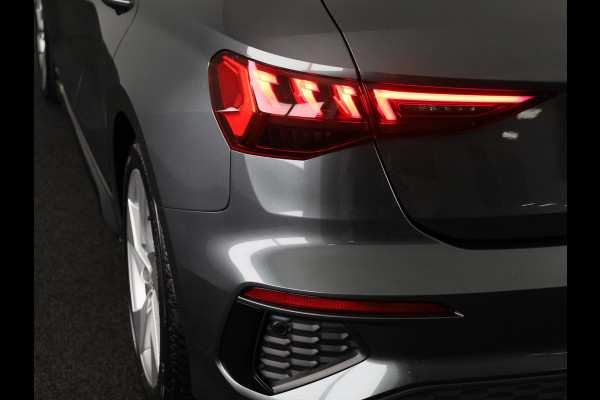 Audi A3 Sportback 35 TFSI S edition 150 pk S-tronic | Verlengde garantie | Navigatie | Trekhaak (afneembaar) | Parkeersensoren achter | Adaptieve cruise control | Audi A3 Sportback 35 TFSI S edition 150 pk S-tronic | Verlengde garantie | Navigatie | Trekhaak (afneembaar) | Parkeersensoren achter | Adaptieve cruise control |