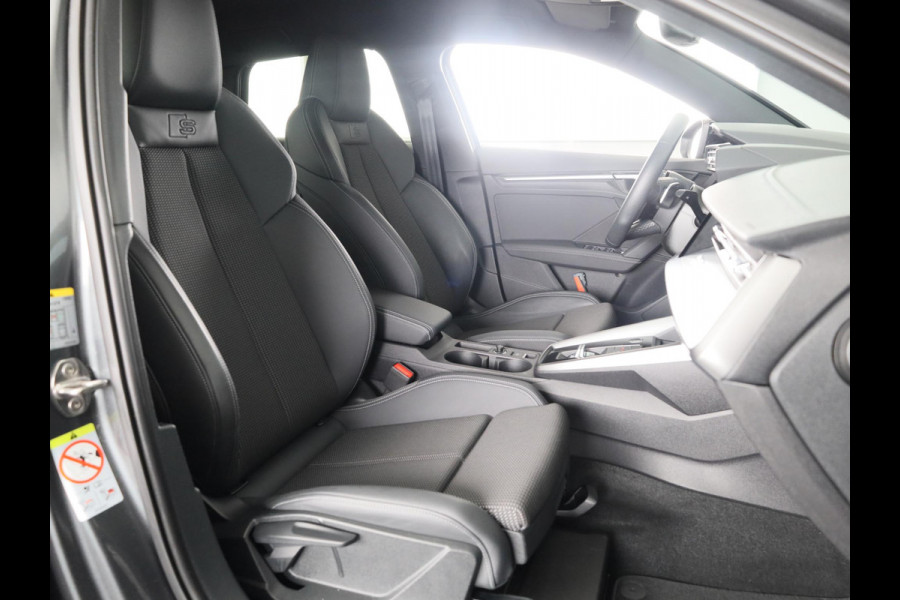 Audi A3 Sportback 35 TFSI S edition 150 pk S-tronic | Verlengde garantie | Navigatie | Trekhaak (afneembaar) | Parkeersensoren achter | Adaptieve cruise control | Audi A3 Sportback 35 TFSI S edition 150 pk S-tronic | Verlengde garantie | Navigatie | Trekhaak (afneembaar) | Parkeersensoren achter | Adaptieve cruise control |