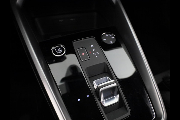 Audi A3 Sportback 35 TFSI S edition 150 pk S-tronic | Verlengde garantie | Navigatie | Trekhaak (afneembaar) | Parkeersensoren achter | Adaptieve cruise control | Audi A3 Sportback 35 TFSI S edition 150 pk S-tronic | Verlengde garantie | Navigatie | Trekhaak (afneembaar) | Parkeersensoren achter | Adaptieve cruise control |