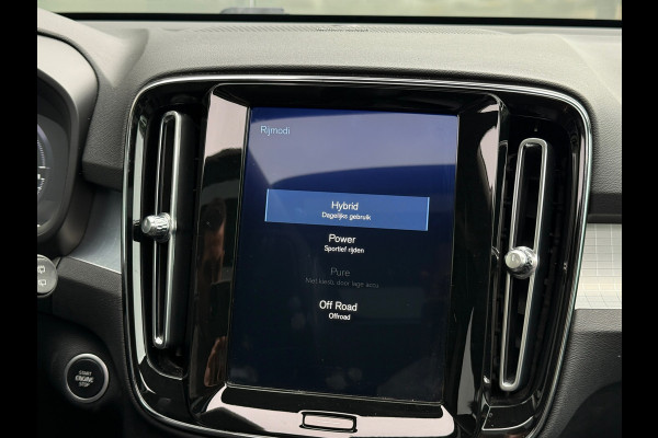 Volvo XC40 1.5 T5 Recharge R-Design Pano|Adap Cruise|Leder|Stuurver Volvo XC40 1.5 T5 Recharge R-Design Pano|Adap Cruise|Leder|Stuurver