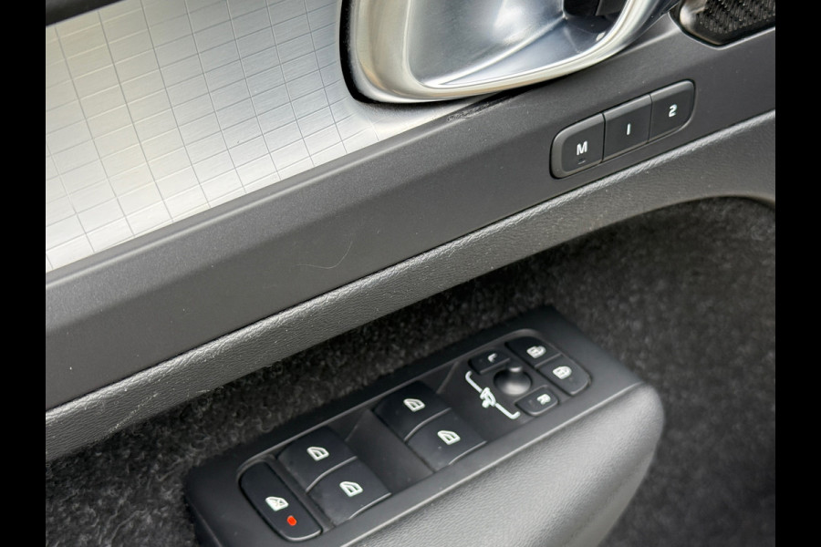 Volvo XC40 1.5 T5 Recharge R-Design Pano|Adap Cruise|Leder|Stuurver Volvo XC40 1.5 T5 Recharge R-Design Pano|Adap Cruise|Leder|Stuurver