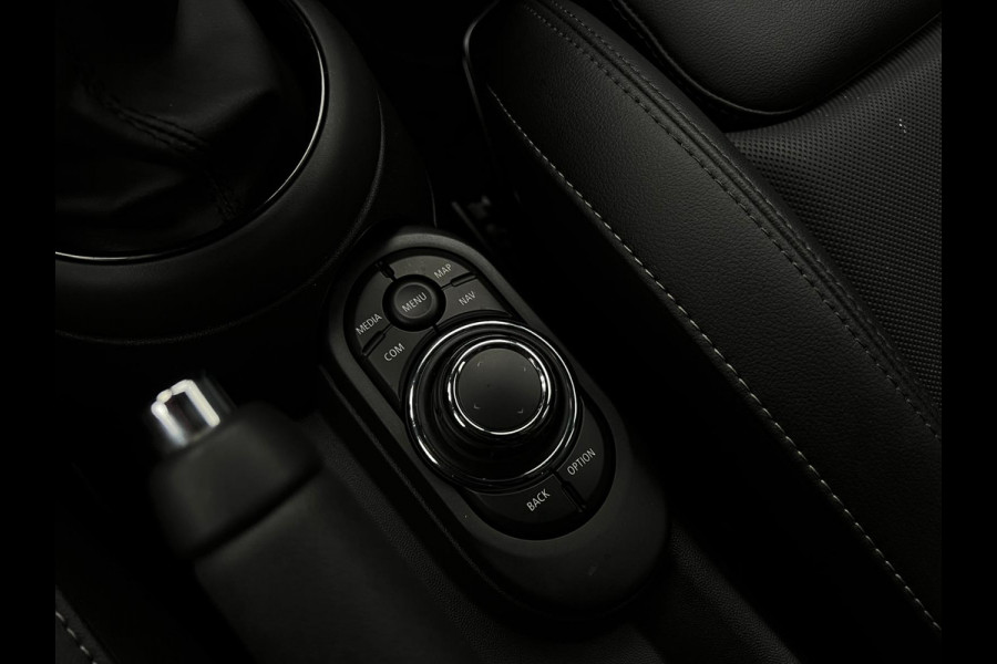 MINI Mini 1.5 Cooper Business Edition NL AUTO | LEDER | CAMERA | DEALER ONDERH | CARPLAY |