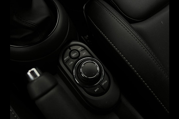 MINI Mini 1.5 Cooper Business Edition NL AUTO | LEDER | CAMERA | DEALER ONDERH | CARPLAY |