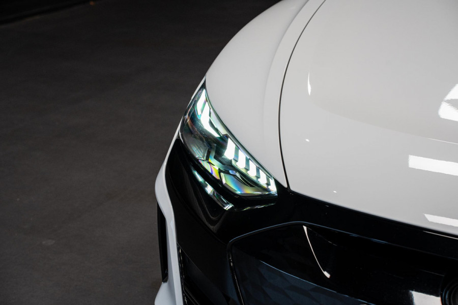 Audi e-tron GT GT 93 kWh *Luchtvering / BTW / Panorama / Warmtepomp / Surround-view / Keyless* Audi e-tron GT GT 93 kWh *Luchtvering / BTW / Panorama / Warmtepomp / Surround-view / Keyless*