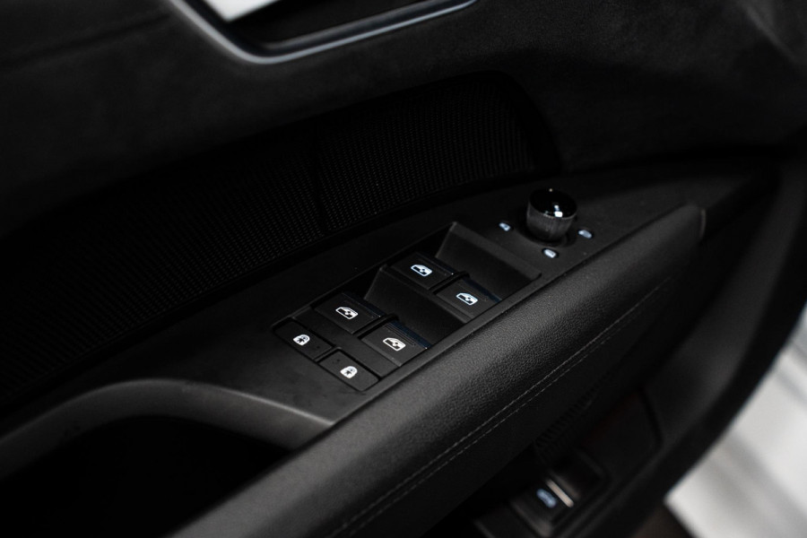 Audi e-tron GT GT 93 kWh *Luchtvering / BTW / Panorama / Warmtepomp / Surround-view / Keyless* Audi e-tron GT GT 93 kWh *Luchtvering / BTW / Panorama / Warmtepomp / Surround-view / Keyless*