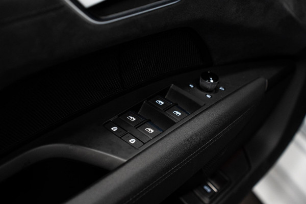 Audi e-tron GT GT 93 kWh *Luchtvering / BTW / Panorama / Warmtepomp / Surround-view / Keyless* Audi e-tron GT GT 93 kWh *Luchtvering / BTW / Panorama / Warmtepomp / Surround-view / Keyless*